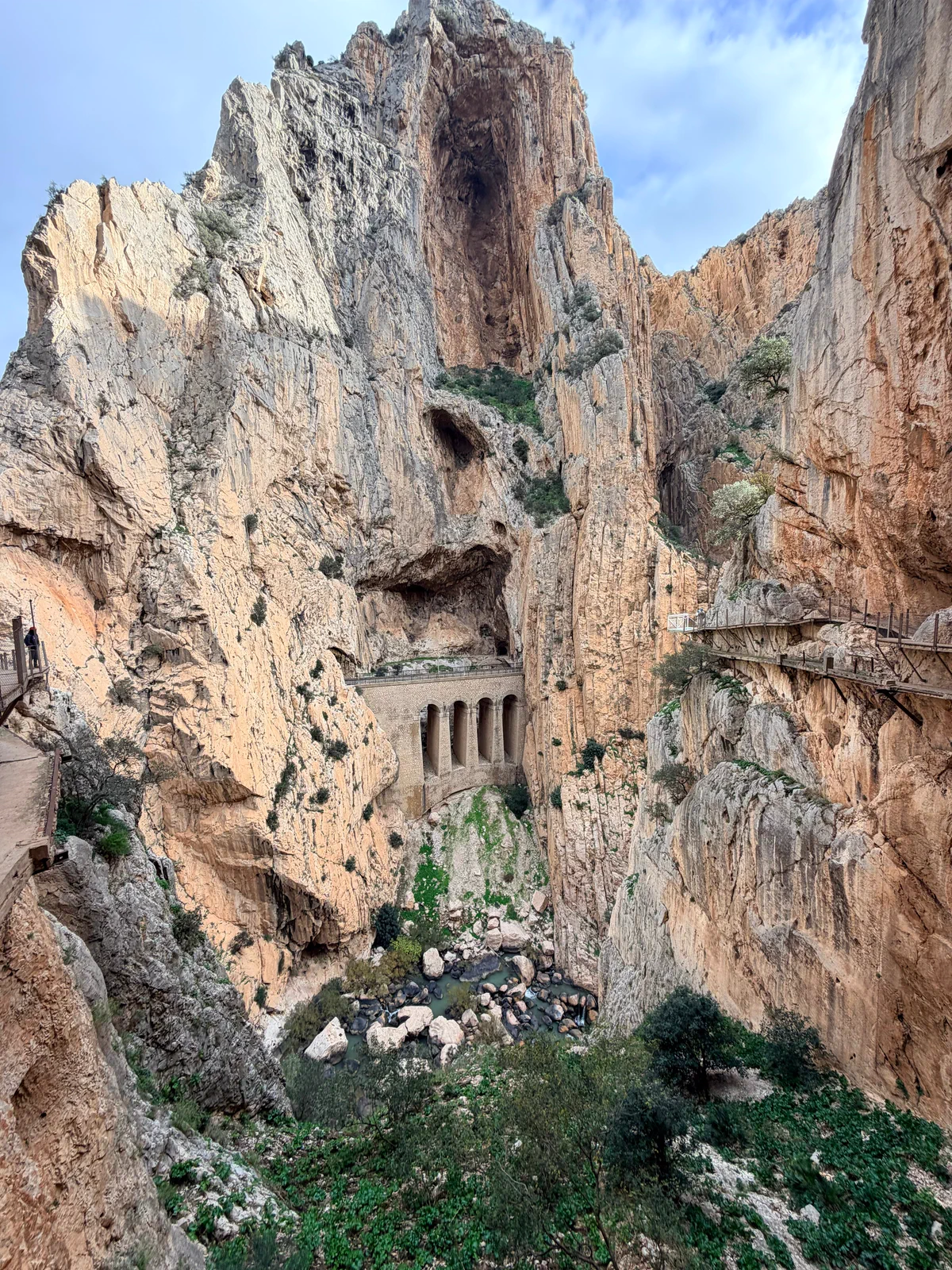 Pasarelas del Caminito del Rey recorriendo la pared del desfiladero