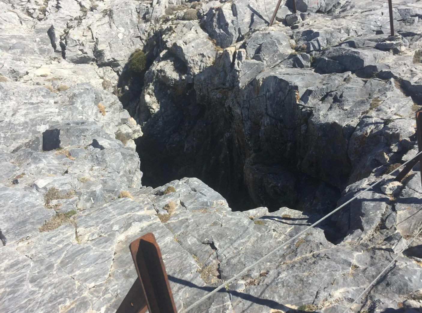 Zona vallada próxima a una sima en La Maroma