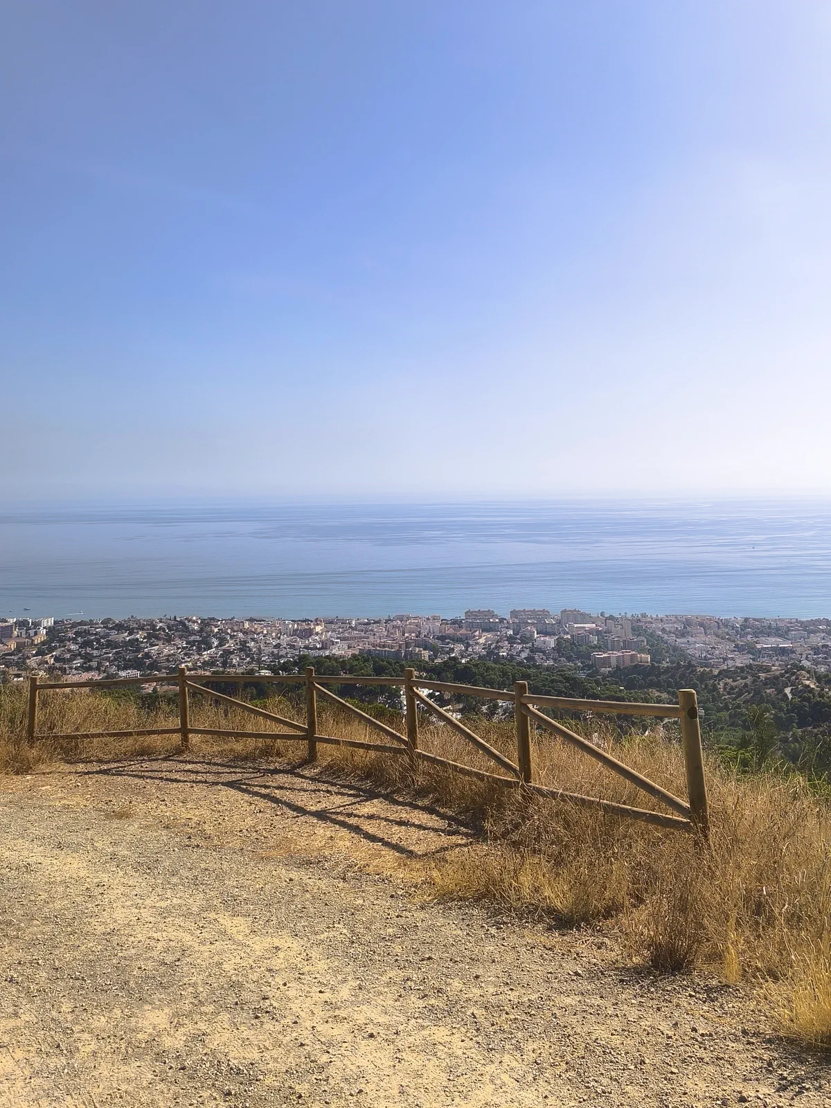 Vista de Málaga y el Mediterráneo desde el Monte San Antón